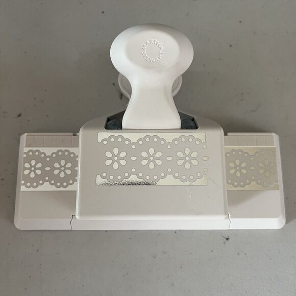Martha Stewart Crafts Doily Lace Trim Double Edge Paper Punch Scrapbooking Cards - Picture 1 of 8